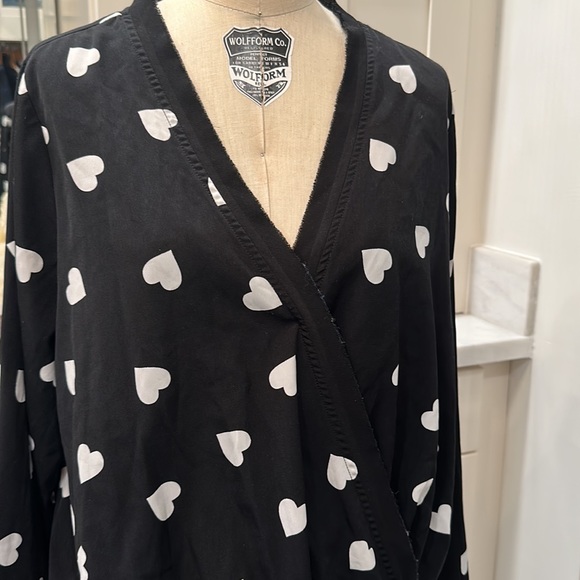 Size Med heart blouse - Picture 4 of 6